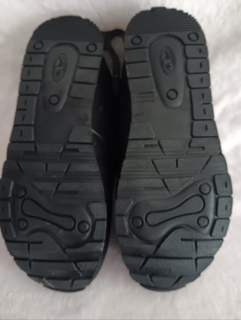 NWT Mens shoes Athletic Works 10.5 Wide